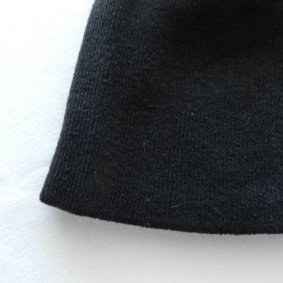 Beanie Bundle, 3 knit beanies in black, rust and reversible black/white/grey/red - Picture 7 of 10